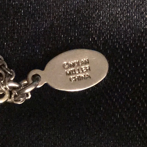 🌸Nolan Miller Pendent - Picture 2 of 5